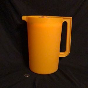 New Tupperware 1 Gallon Pitcher